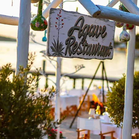 Warner Phokaia Hotel