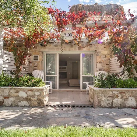 Warner Phokaia Hotel