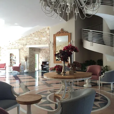 Warner Phokaia Foça