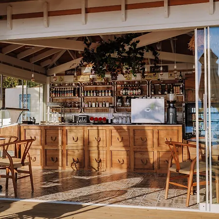 Warner Phokaia Hotel 4*