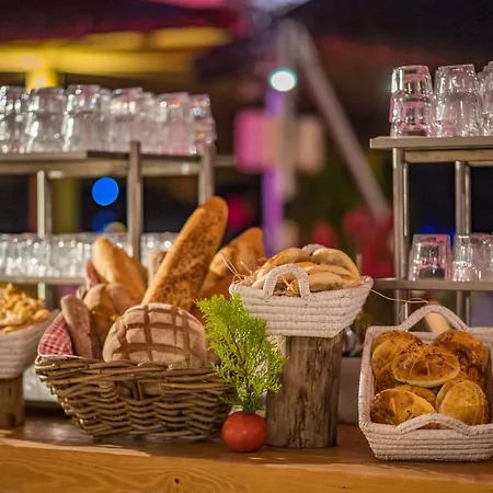 Warner Phokaia Foça