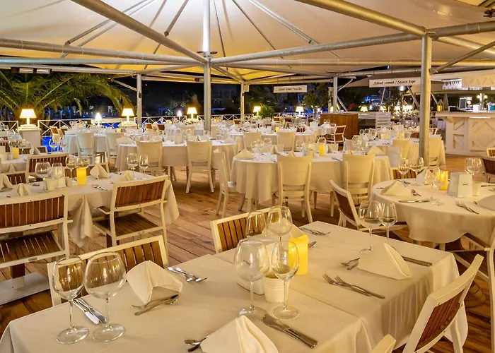 Warner Phokaia Hotel