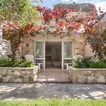 Warner Phokaia Hotel