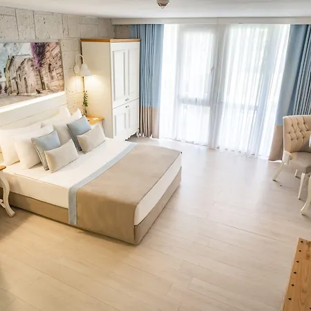 Warner Phokaia 5*