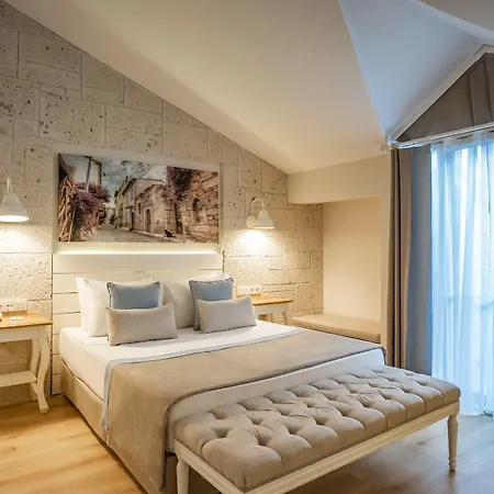 Warner Phokaia Hotel