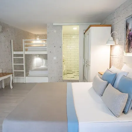 Warner Phokaia Hotel