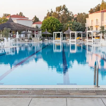 Warner Phokaia Hotel