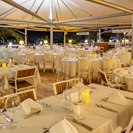 Warner Phokaia Hotel