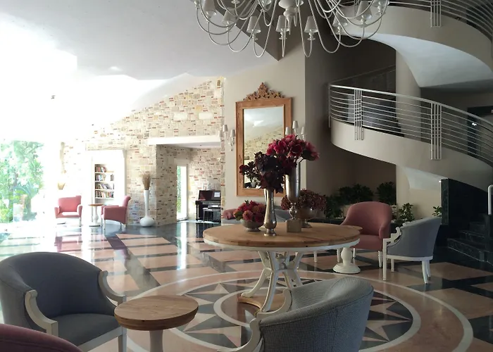 Warner Phokaia Foça