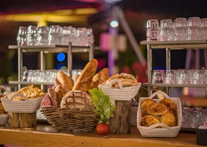 Warner Phokaia Foça